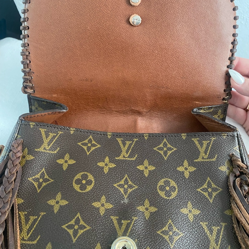 Stunning Authentic LV with turquoise buckle and braiding detail - Picture 8 of 9